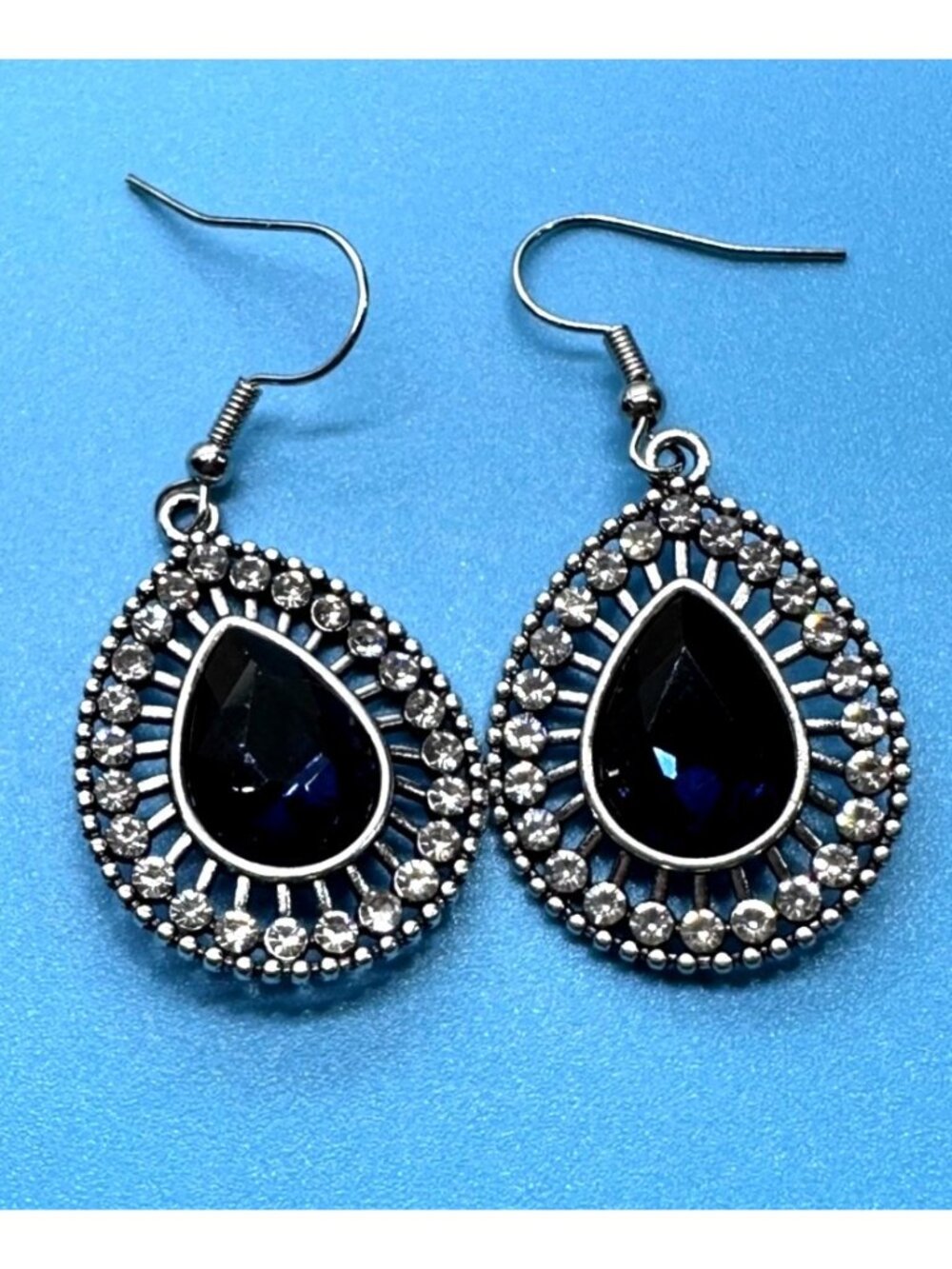 Teardrop Crystal Dangle Earrings With Blue Rhinestone Center Silver Tone NWOT - Picture 7 of 7